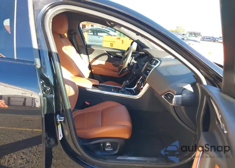 2020 Jaguar Xe R-Dynamic S Awd Automatic z USA, uszkodzony, nr VIN SAJAT4GX1LCP61775